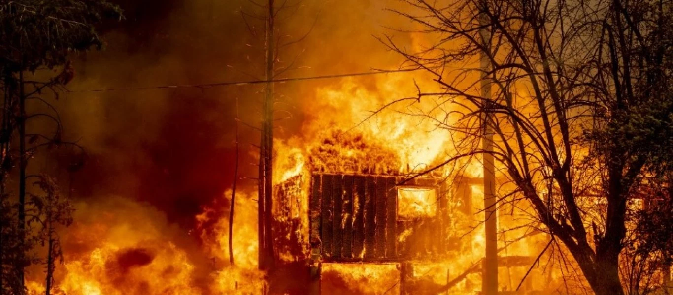 ΗΠΑ: Μαίνεται η πυρκαγιά που έχει κάψει έως τώρα έκταση μεγαλύτερη του Χιούστον (βίντεο)